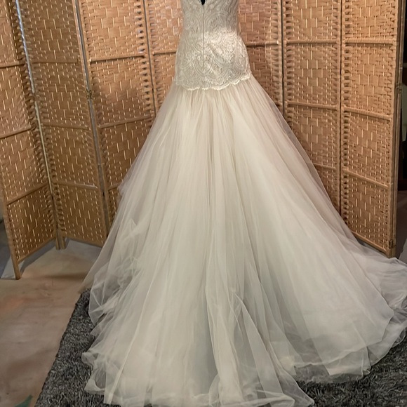 New WToo Wedding Gown Sz. 8 - Picture 4 of 9